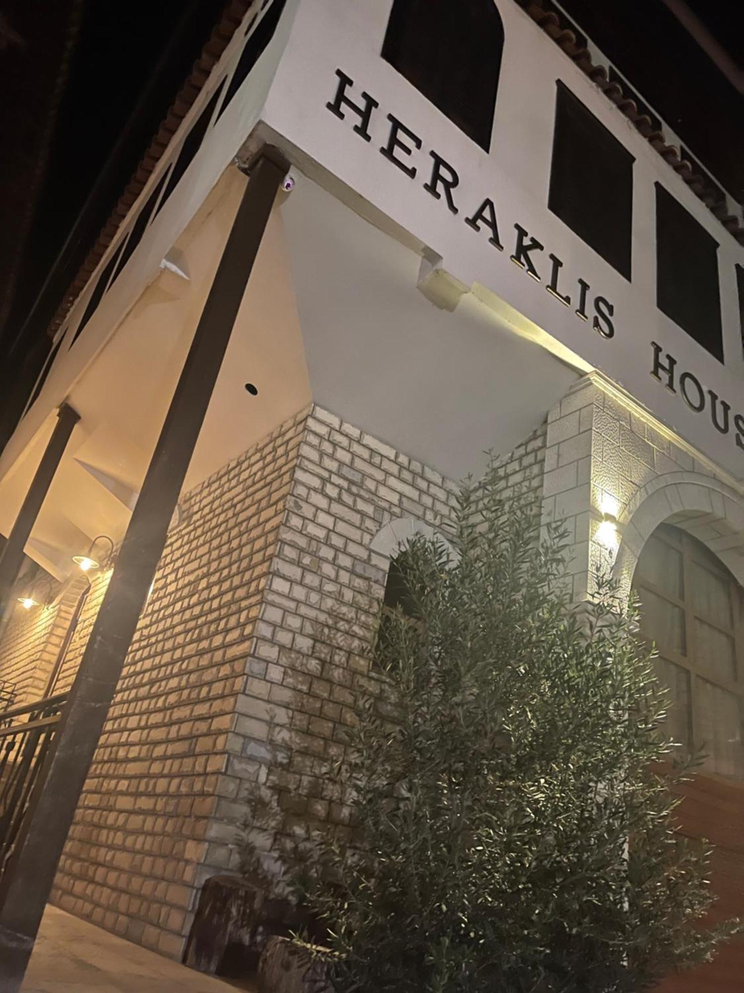 Heraklis Hotel Berat Esterno foto