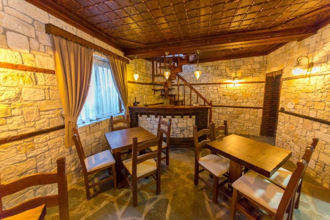 Heraklis Hotel Berat Esterno foto