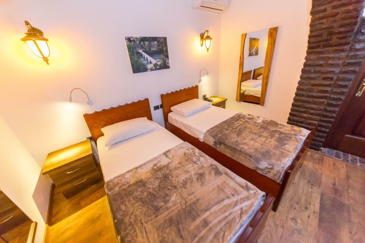 Heraklis Hotel Berat Esterno foto