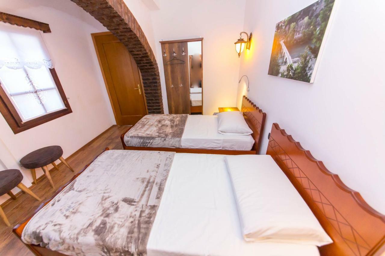 Heraklis Hotel Berat Esterno foto