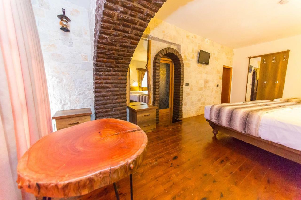 Heraklis Hotel Berat Esterno foto