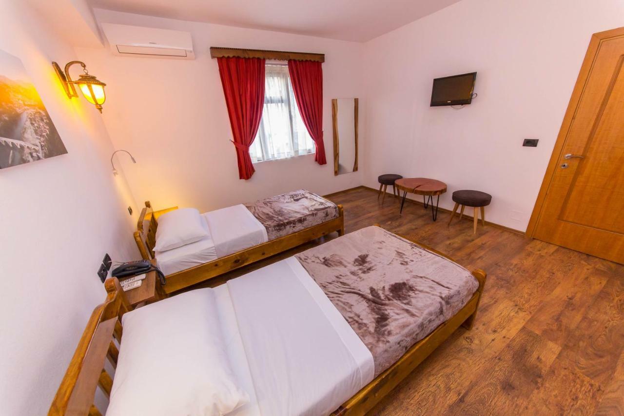 Heraklis Hotel Berat Esterno foto