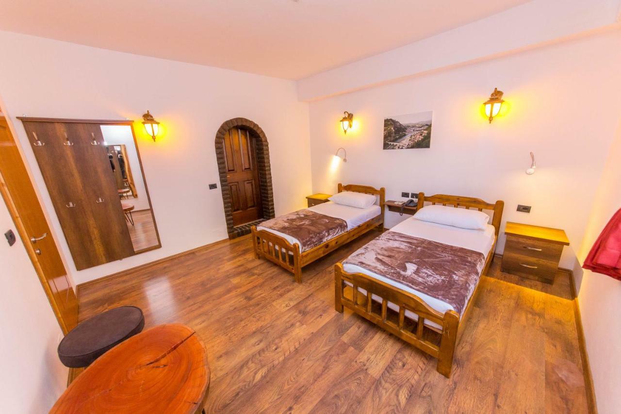 Heraklis Hotel Berat Esterno foto