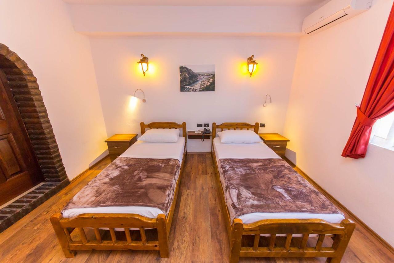 Heraklis Hotel Berat Esterno foto