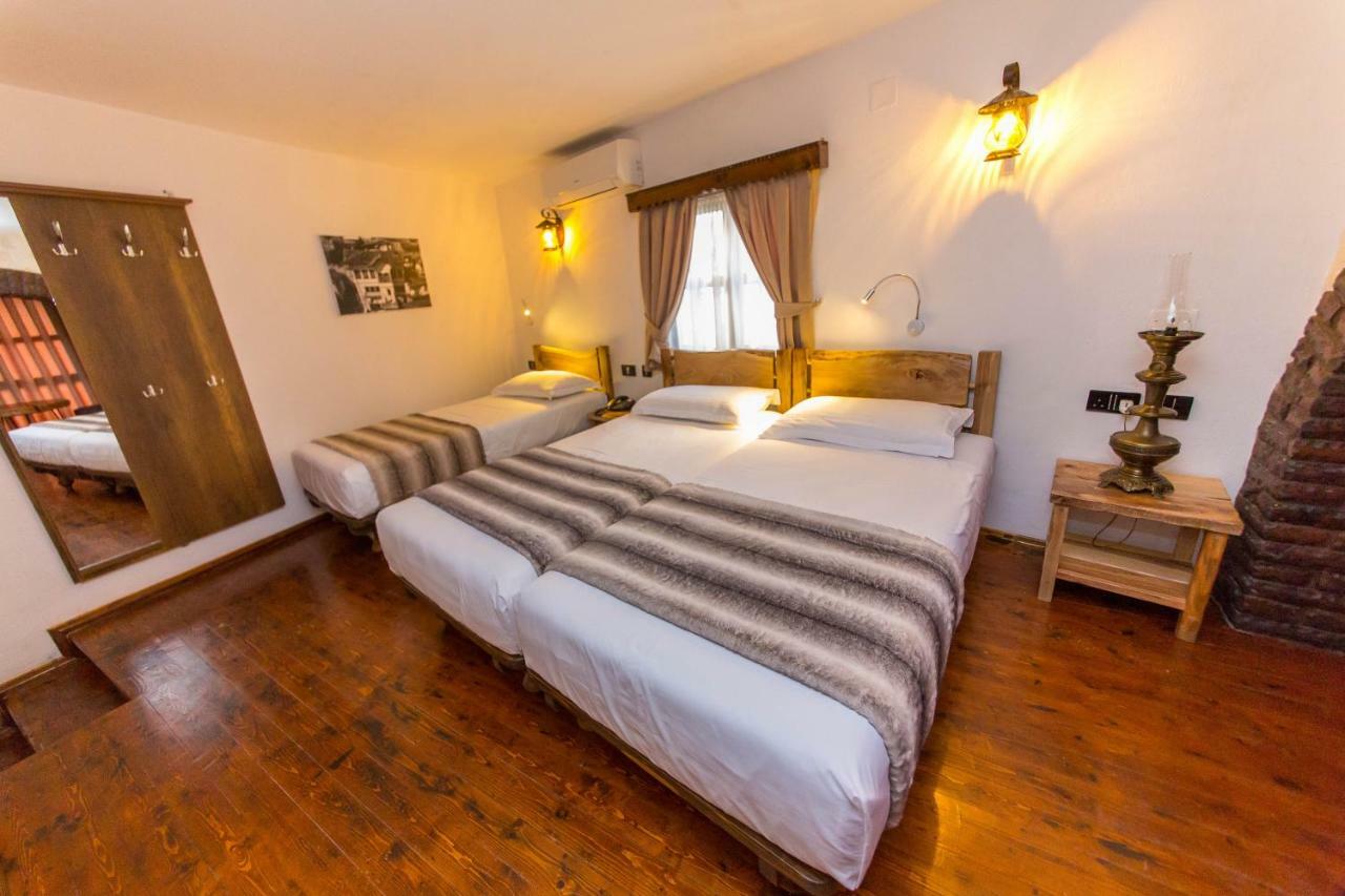 Heraklis Hotel Berat Esterno foto